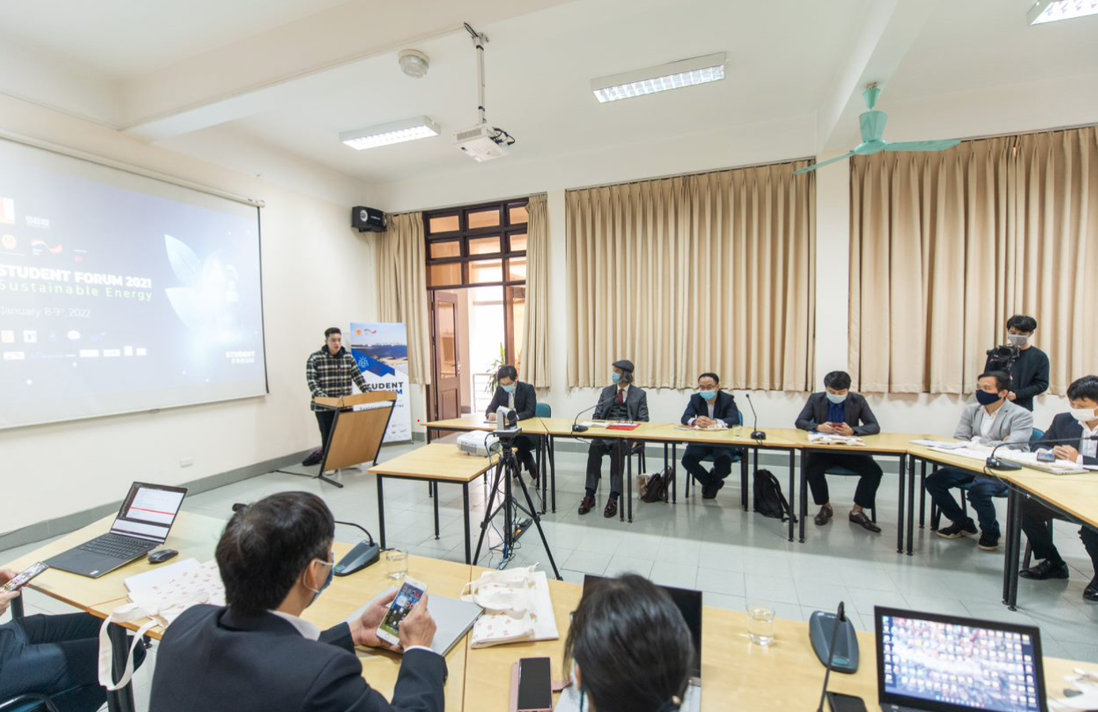 Students presented their research to supervisors (Source: GIZ Viet Nam)