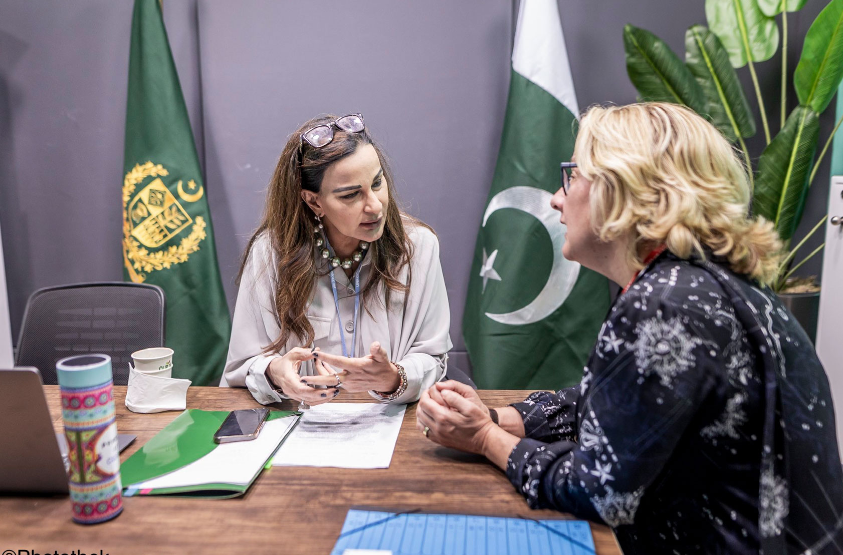 H.E. Ms. Rehman and H.E. Ms. Schulze at the Pakistan pavilion during the COP27 side event. [GIZ Pakistan]