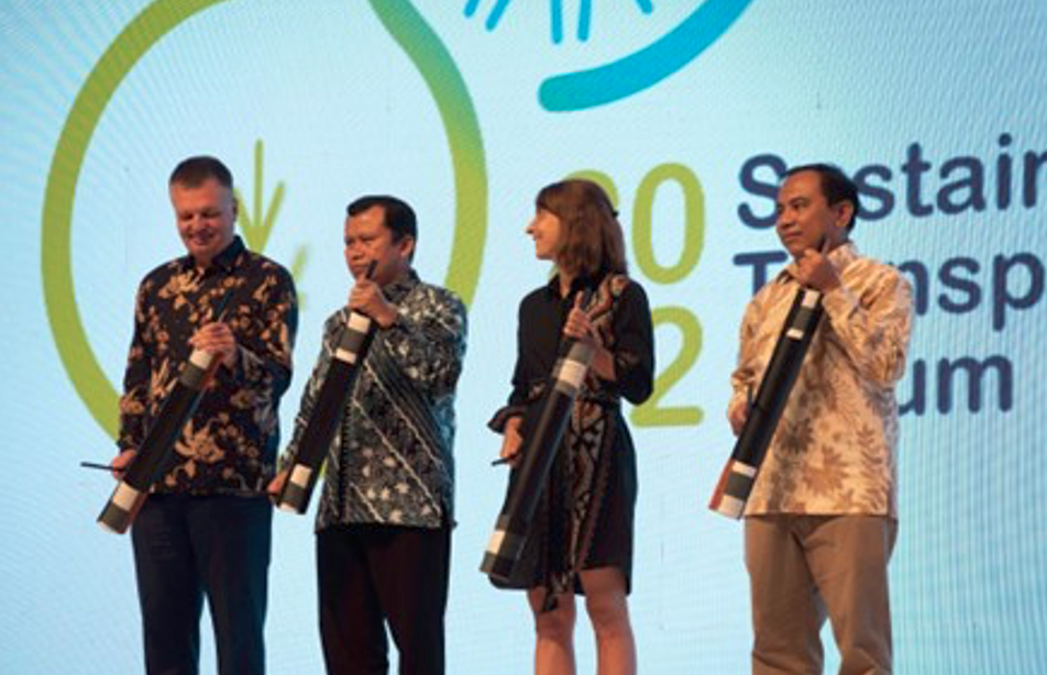 Left to Right: Representatives of GIZ Indonesia, Ministry of Transportation, SECO, and the Coordinating Ministry for Maritime Affairs and Investment during the opening ceremony [Copyright: GIZ SUTRI NAMA & INDOBUS]