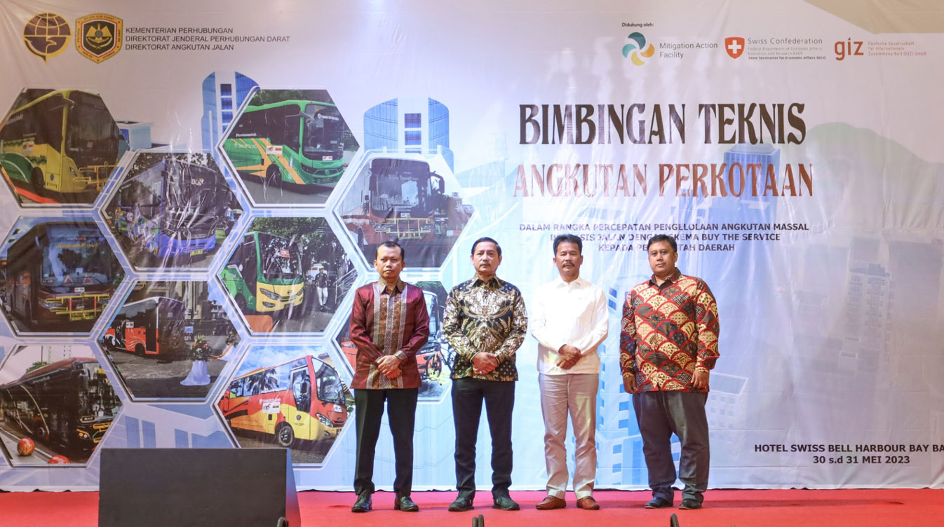 From left to right: the Director of Road Transport, the Director General of Land Transport, Mayor of Batam, and Principal Advisor of SUTRI NAMA & INDOBUS
