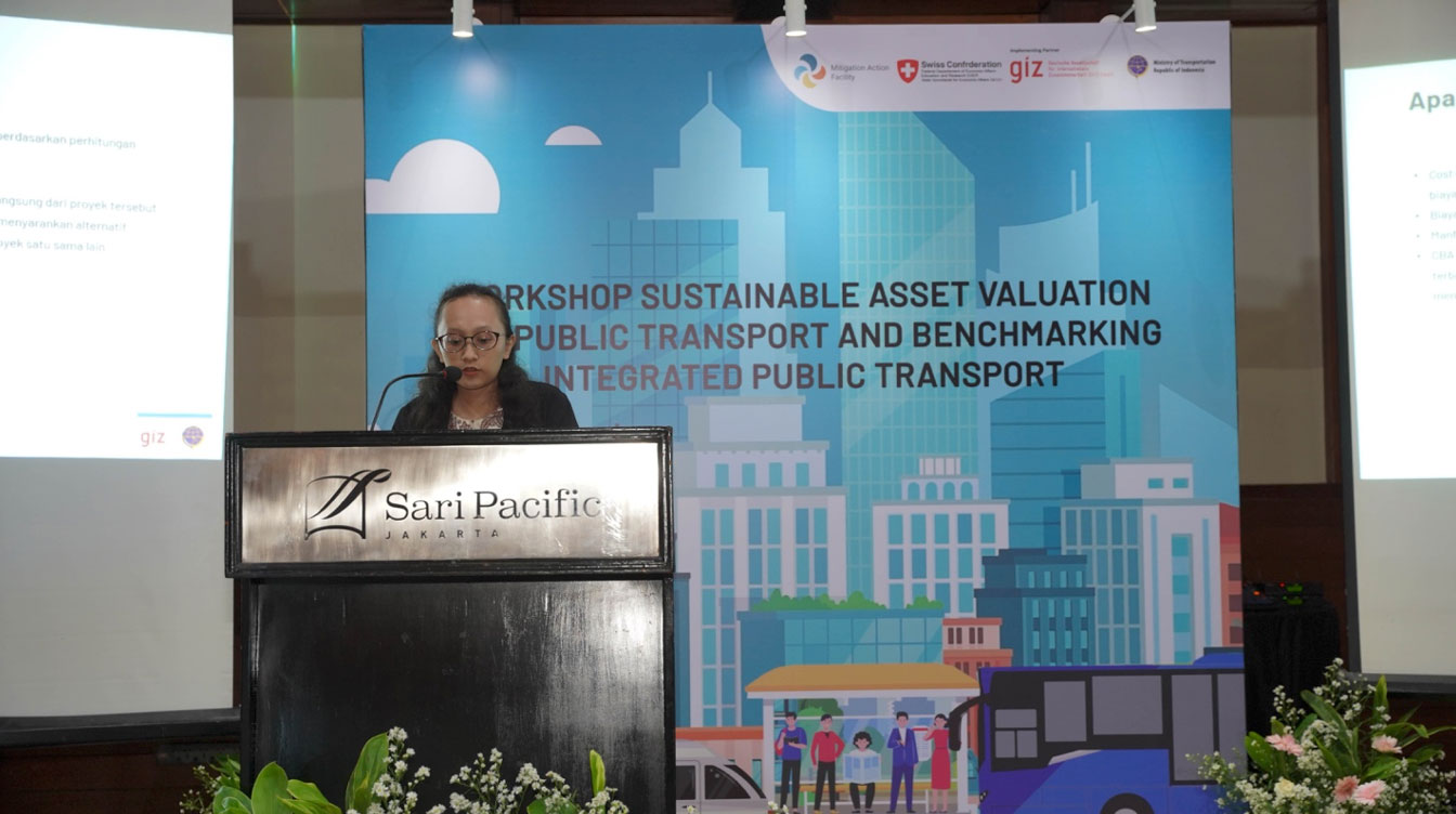 Representative of SUTRI NAMA & INDOBUS explaining the Cost Benefit Analysis method for public transport