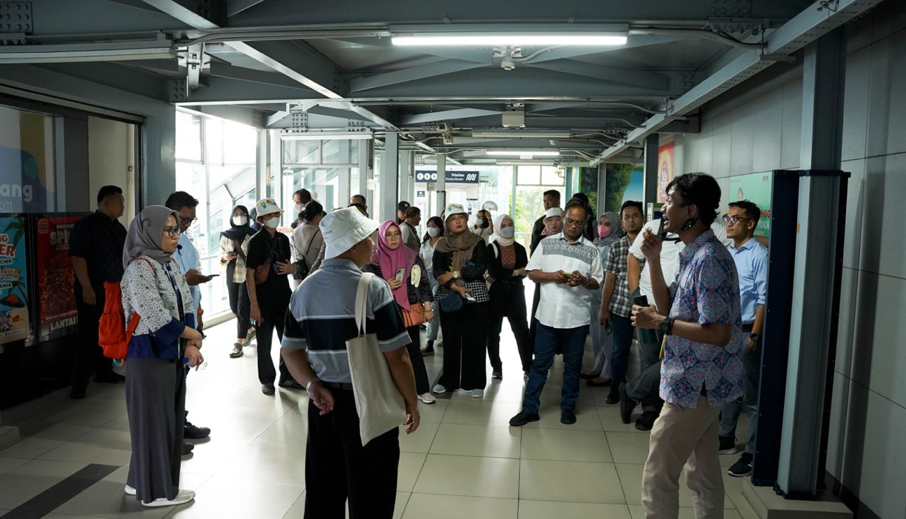 The participants visit an integrated facility from an MRT station to an adjacent mall
