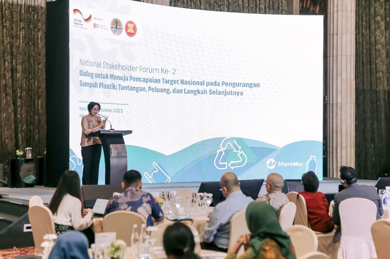 Director General for Solid Waste, Hazardous Waste, and Hazardous Substances Management (PSLB3), Ministry of Environment and Forestry (MoEF) of the Republic of Indonesia, Rosa Vivien Ratnawati, for the opening ceremony