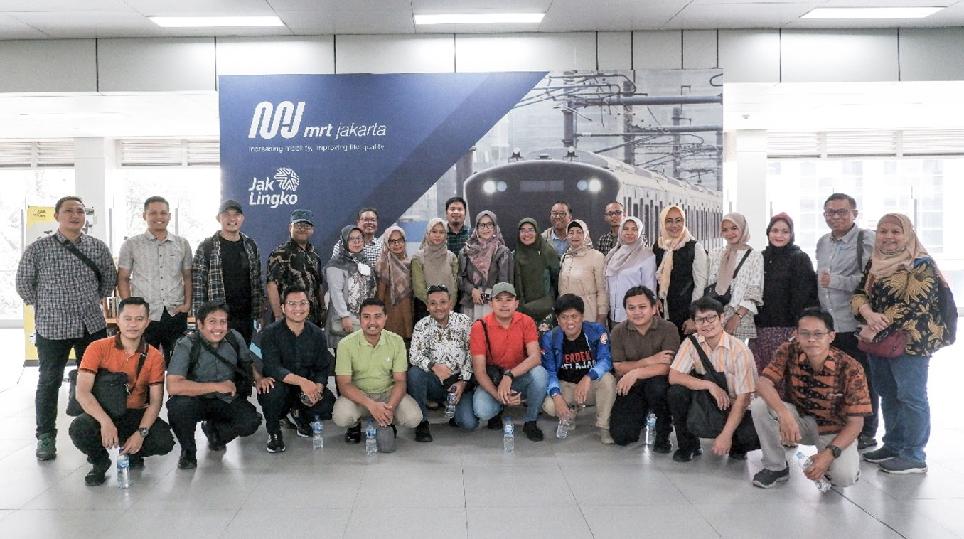 The participants of the study trip inside the MRT station