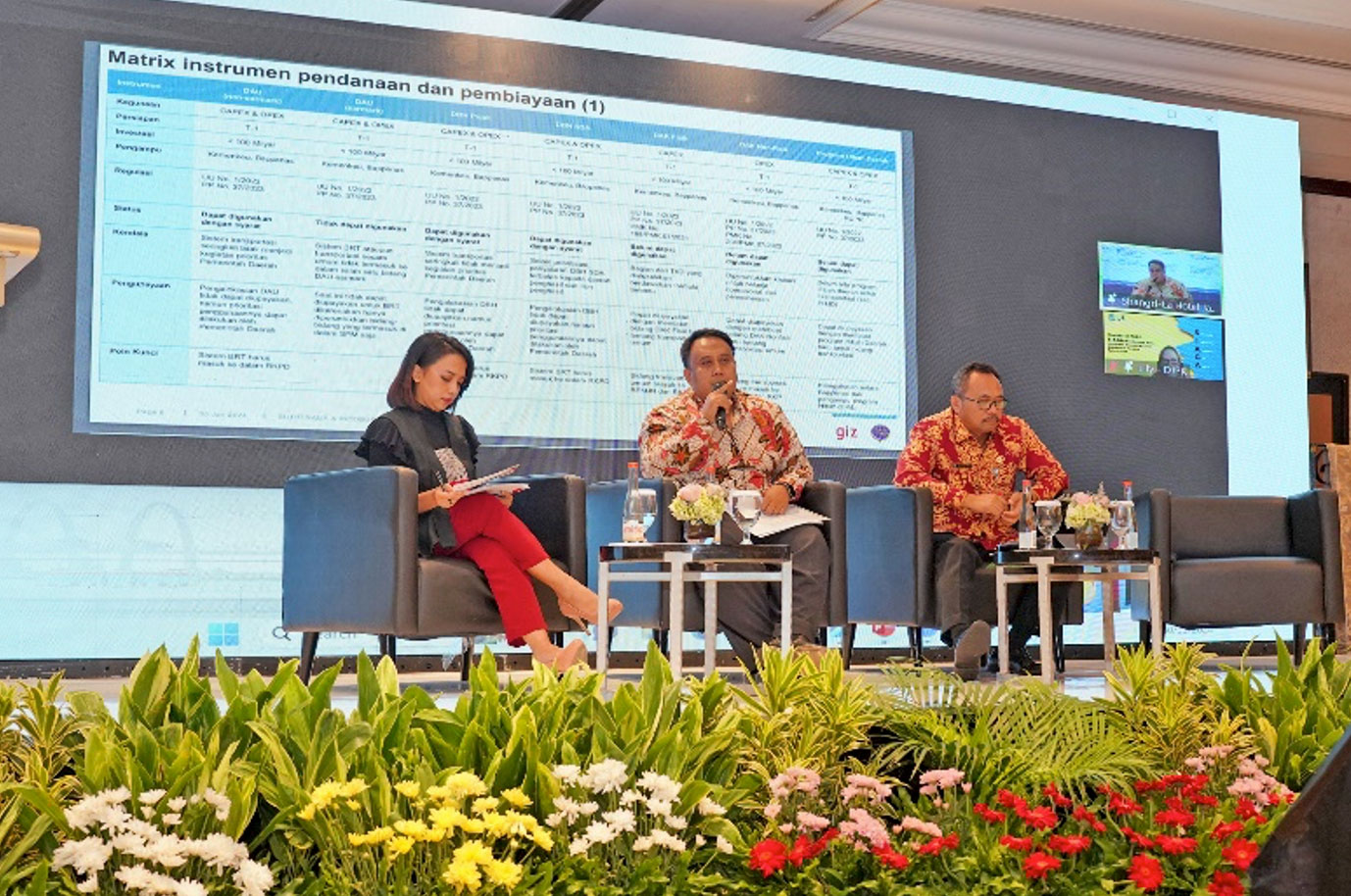 The first session of the event on the challenges faced by the regional government on public transport development with speakers from SUTRI NAMA & INDOBUS, the Ministry of Home Affairs, and the Ministry of Finance who was present online
