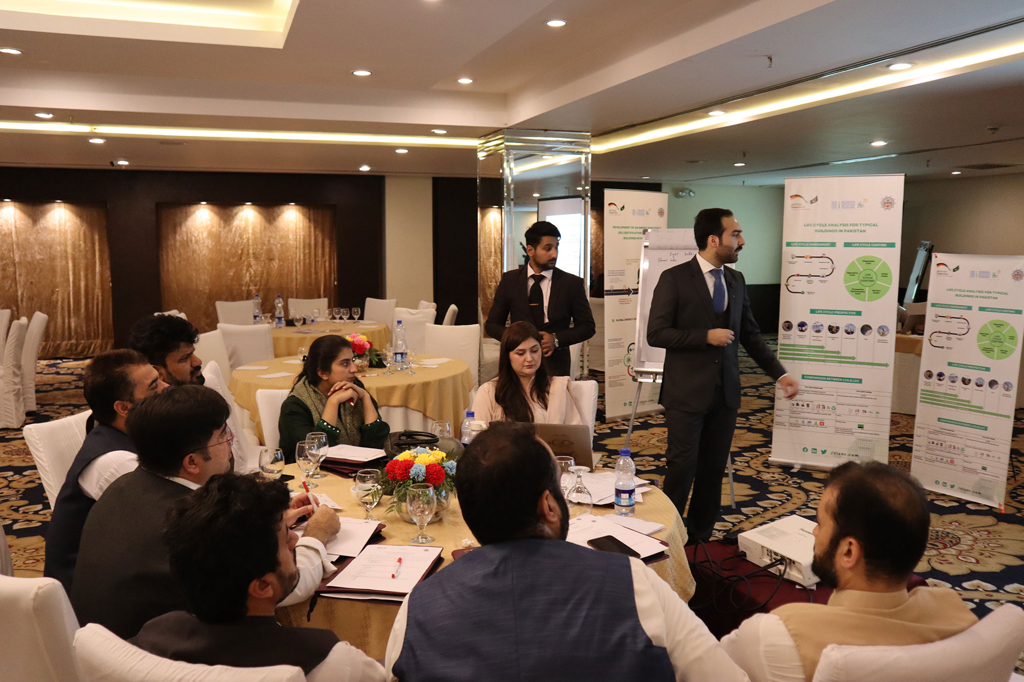 Group Discussion on Life cycle analysis of a typical building in Pakistan; Copyright: GIZ Pakistan